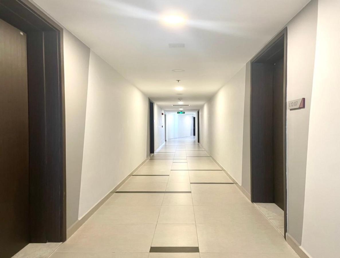 Compass One Building - Luxury Apartments Ap Phu Tho Dış mekan fotoğraf